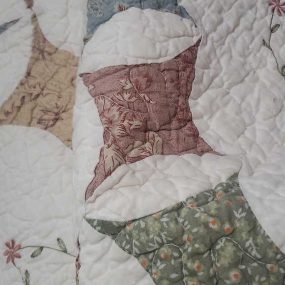 Quilted Cottage Shams I Standard Pair - Picture 8 of 12